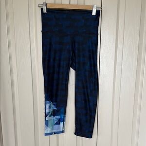 Geometric Blue Cropped Peloton Leggings